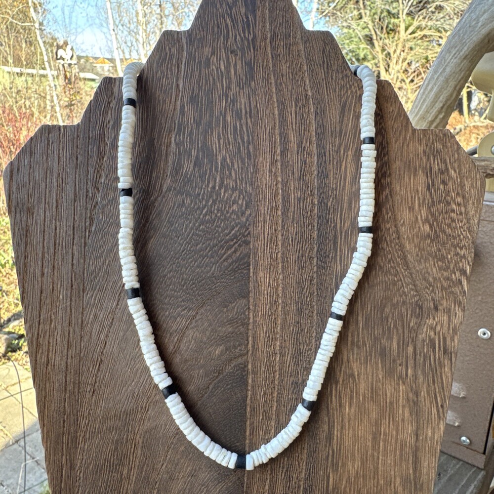 Vtg 70's Puka Shell Beach Vibe Surfer 17" Necklace Boho Barrel Clasp Black & Wht